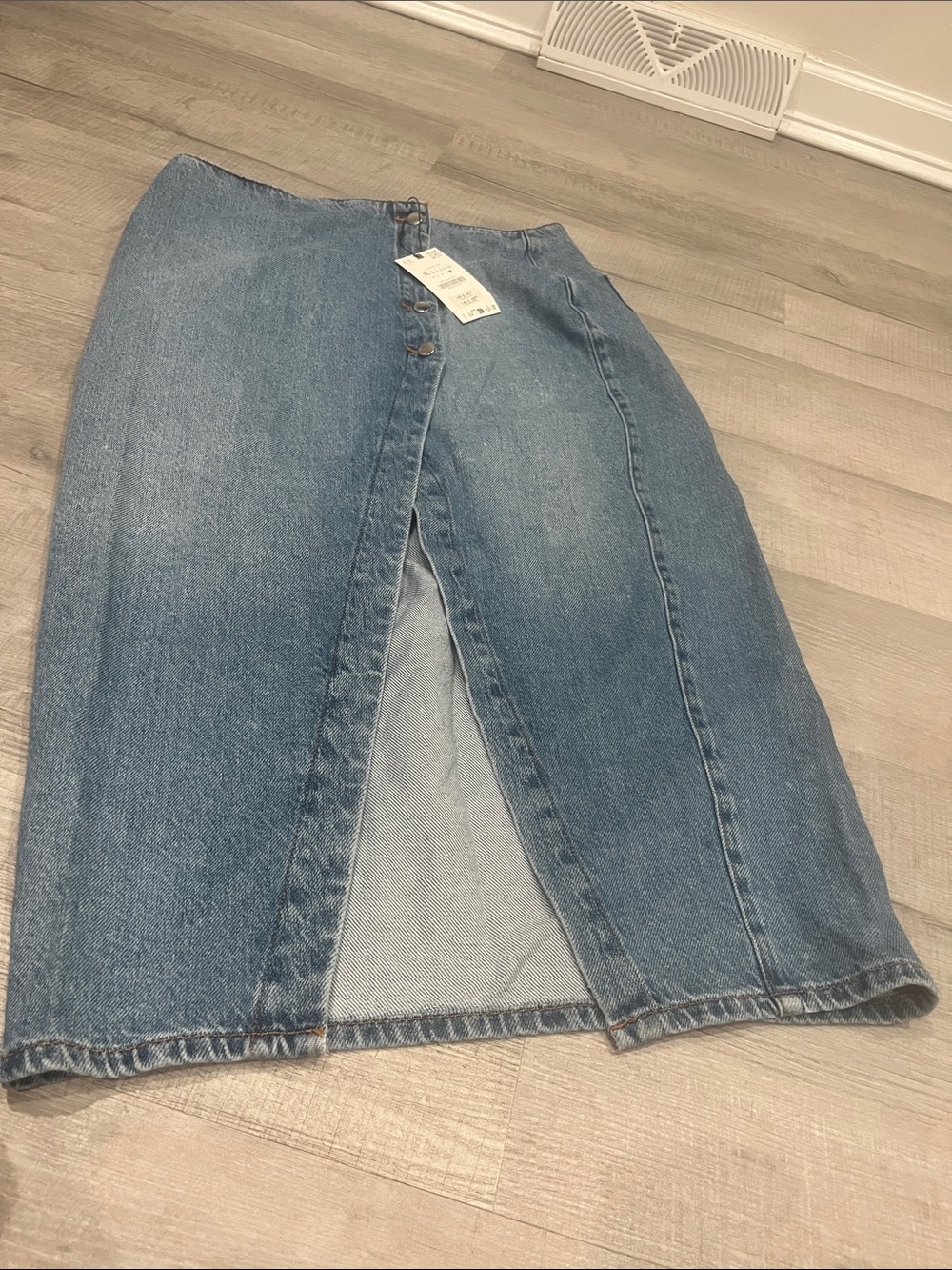 ✨Zara Denim Skirt✨ - Picture 2 of 10